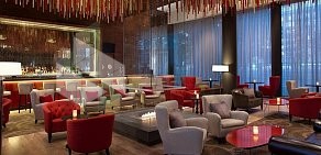Lobby bar & lounge в отеле DoubleTree by Hilton