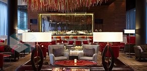 Lobby bar & lounge в отеле DoubleTree by Hilton
