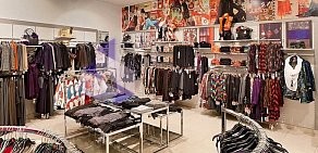 Магазин одежды House в ТЦ Europolis