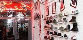 Магазин обуви Кеды на метро Площадь Революции