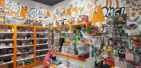 Магазин нестандартных подарков и настольных игр O.m.g на улице Холмогорова