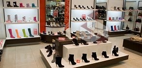 Магазин обуви Iris в ТЦ Платформа на проспекте Науки