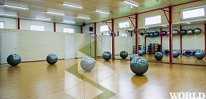 Фитнес-клуб World Gym в поселке Вешки, на метро Алтуфьево 