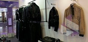 Магазин итальянской одежды Isola в ТЦ Гранд Каньон