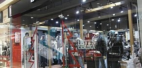 Магазин джинсовой одежды Levi's в ТЦ Щука