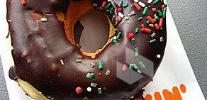 Кофейня Dunkin’ Donuts на метро Октябрьская