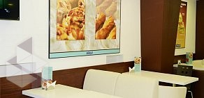 Кофейня со службой доставки Cinnabon в ТЦ Оранжевый