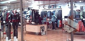 Магазин джинсовой одежды Colin`s на метро Жулебино