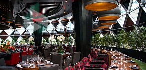 Ресторан-бар Novikov в отеле The Ritz-Carlton