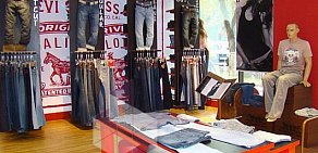 Магазин джинсовой одежды Levi's в ТЦ Капитолий