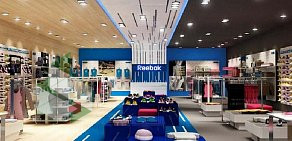 Магазин спортивной одежды и обуви Reebok Classic в ТЦ МореМолл