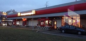 Ресторан быстрого питания McDonald’s на метро Озерки